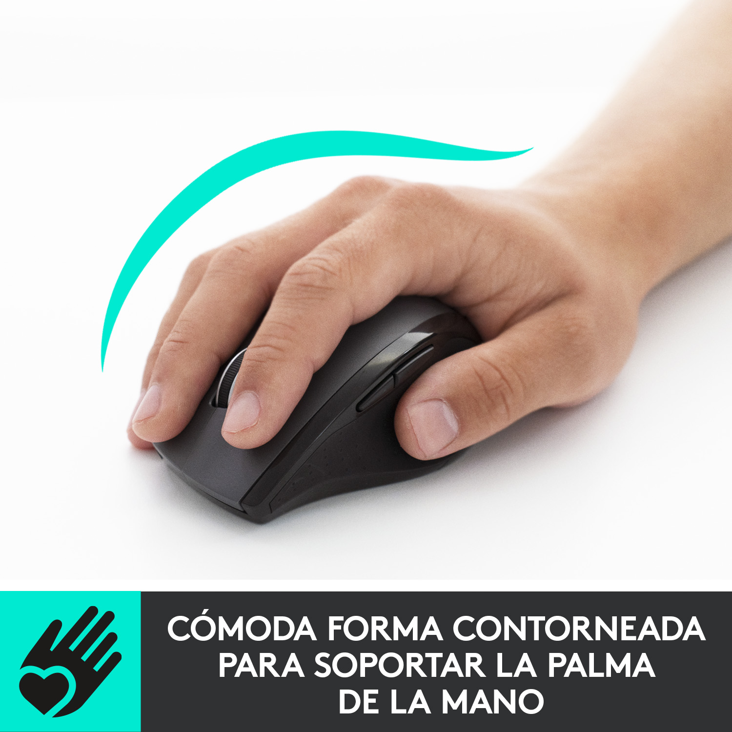 Mano sosteniendo un ratón negro, superficie blanca, línea curva.