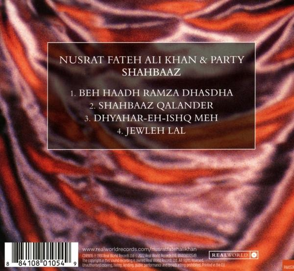 Une pochette de CD avec du texte dans un encadré et un fond à motifs. Code-barres en bas.