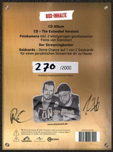 Eine Box mit CD, Fotos und signierten Autogrammen. Die Box ist mit 270/2000 nummeriert.