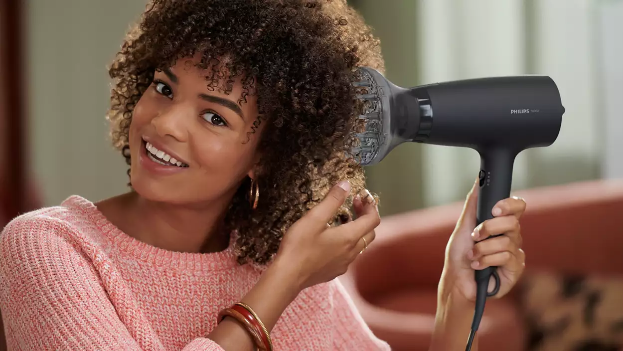 PHILIPS BHD302/20 3000 Series Hajszárító ThermoProtect tartozékkal, 1600 W, fekete