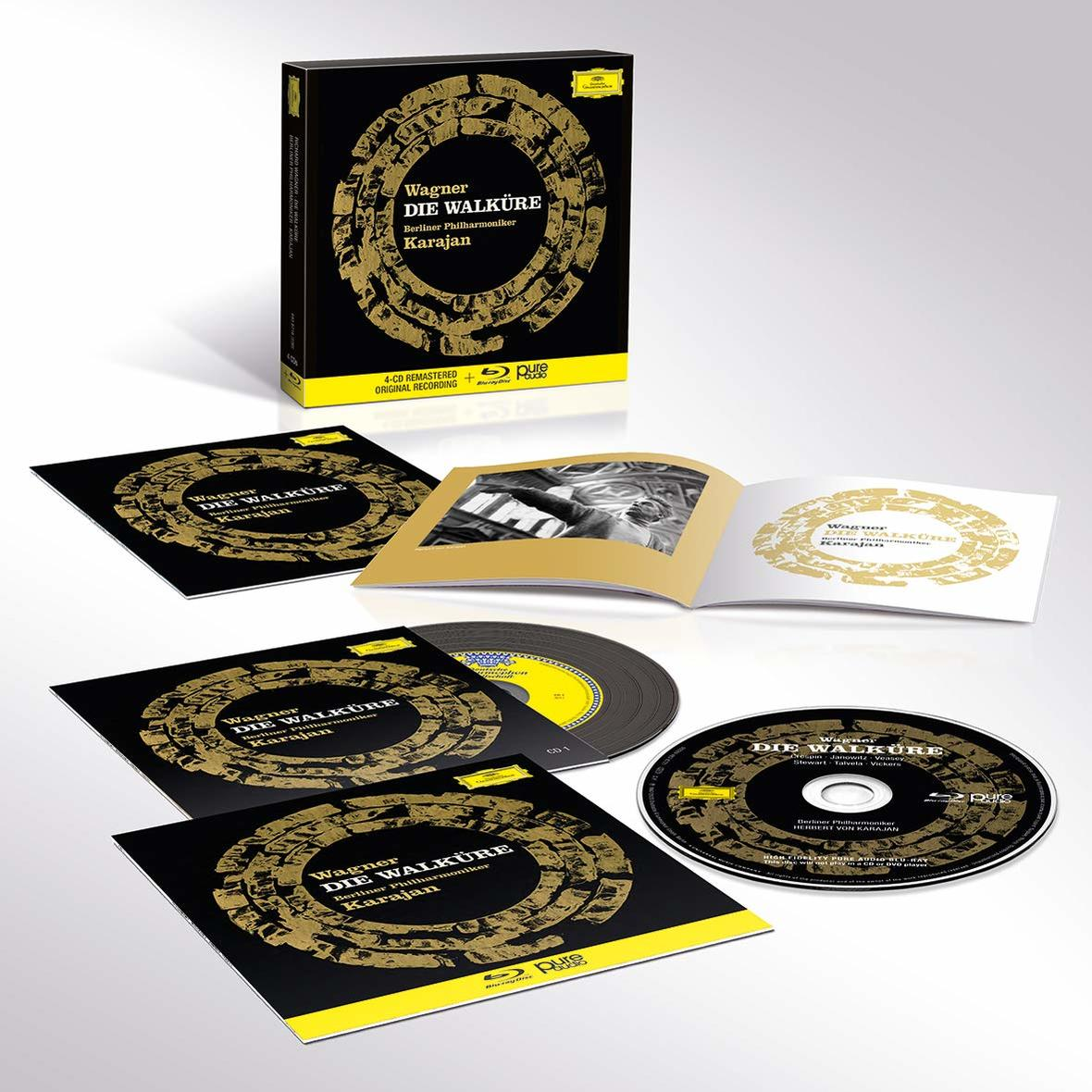 Eine CD-Box-Set mit CDs, Booklets und einer Blu-ray-Disc; schwarzes und goldenes Design.