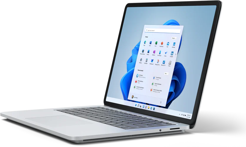 Ein silberner Laptop mit geöffnetem Windows 11-Bildschirm auf weißem Hintergrund.