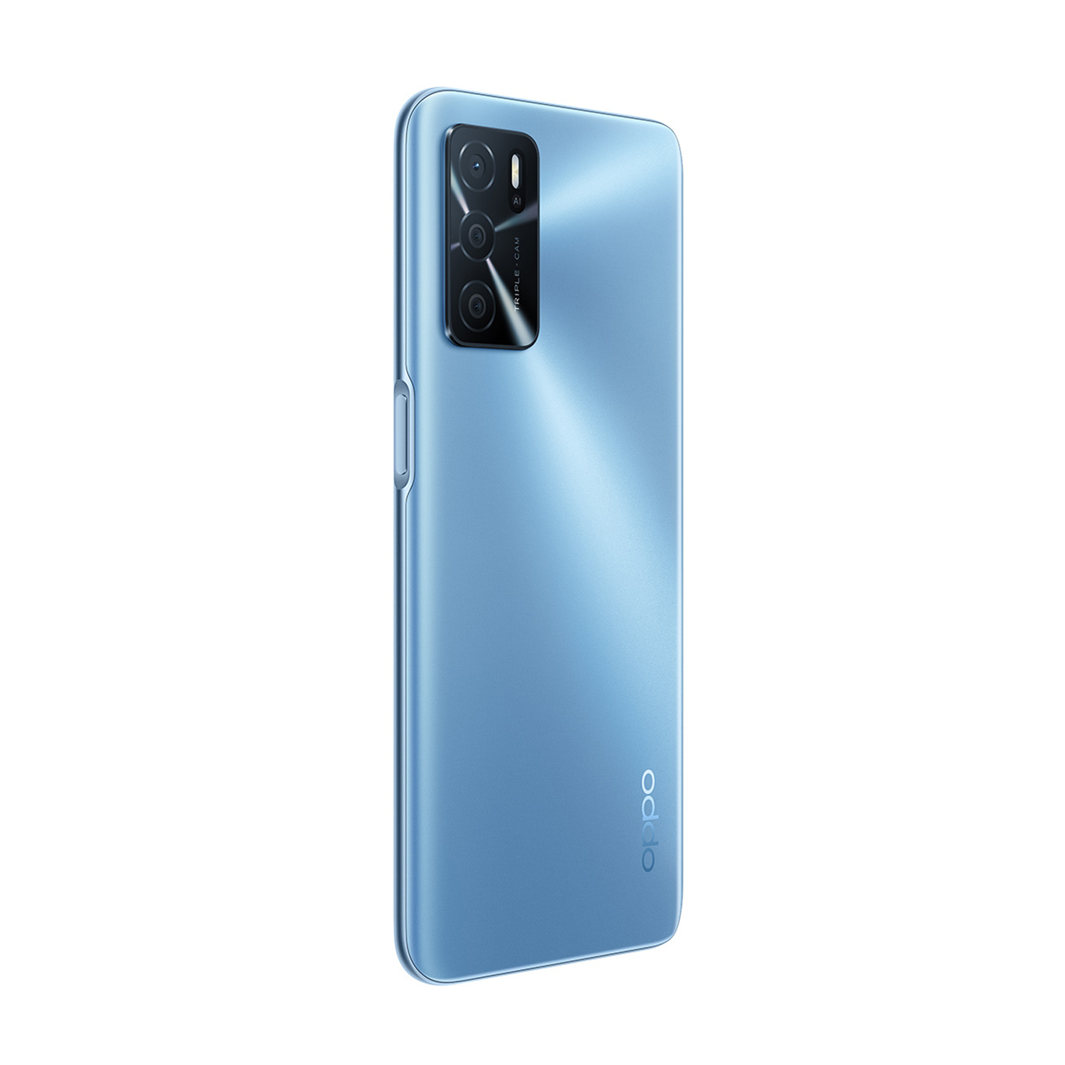 Un teléfono Oppo azul claro, vista trasera. Tiene triple cámara y el logo de Oppo.