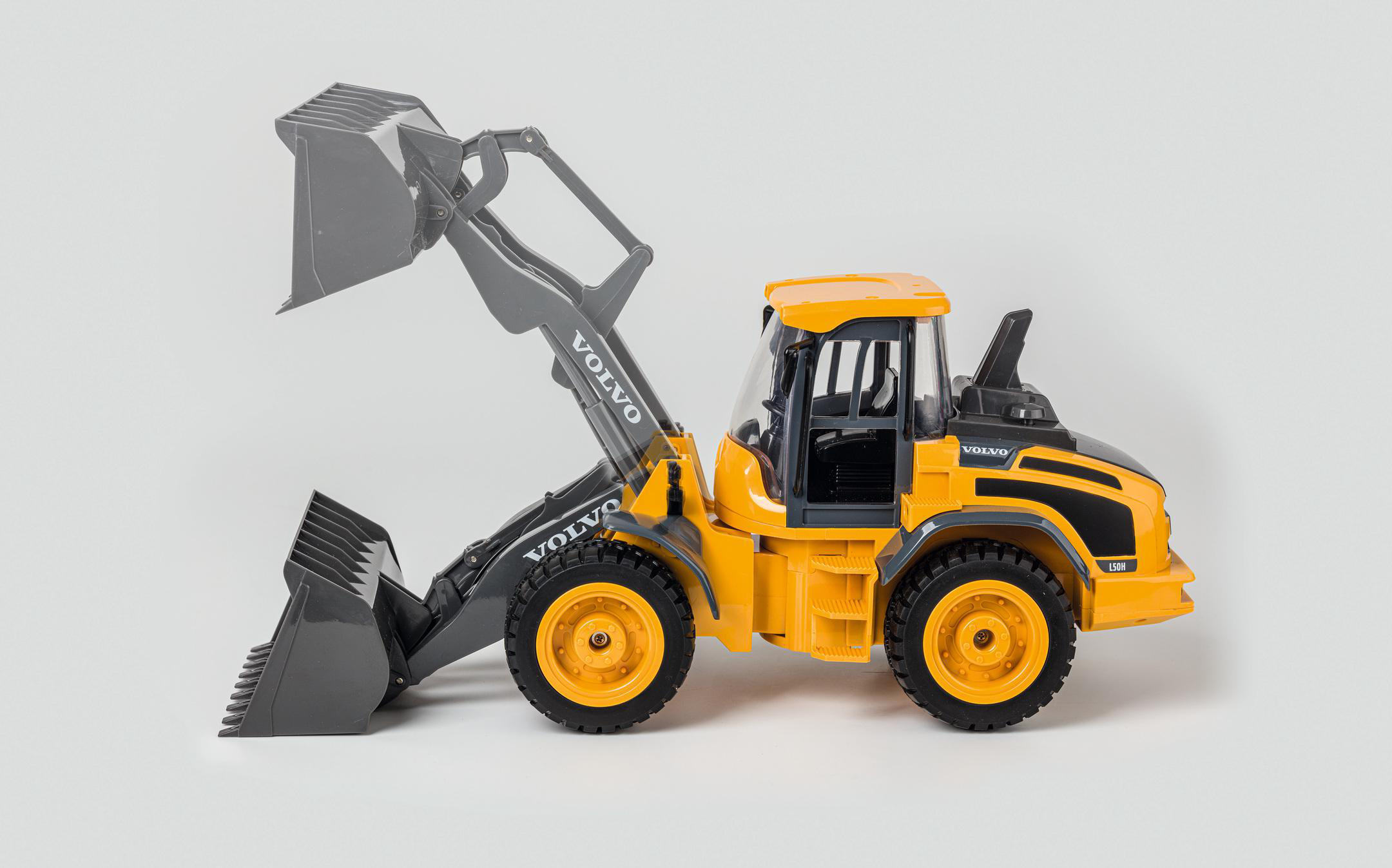 CARSON 1:16 Radlader Volvo 2.4G 100% RTR, ferngesteuertes Fahrzeug R/C Spielzeugauto, Gelb