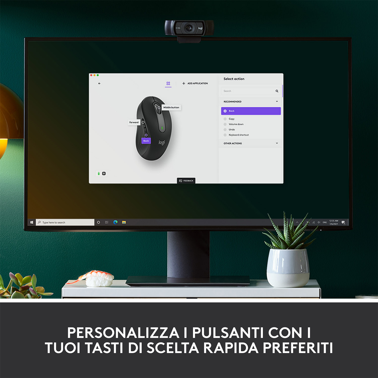 Monitor del computer con una webcam sopra, che mostra un'interfaccia di controllo del mouse.