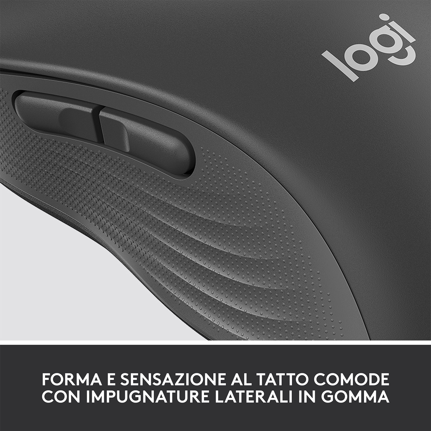 Primo piano di un mouse nero con impugnature laterali testurizzate e pulsanti.