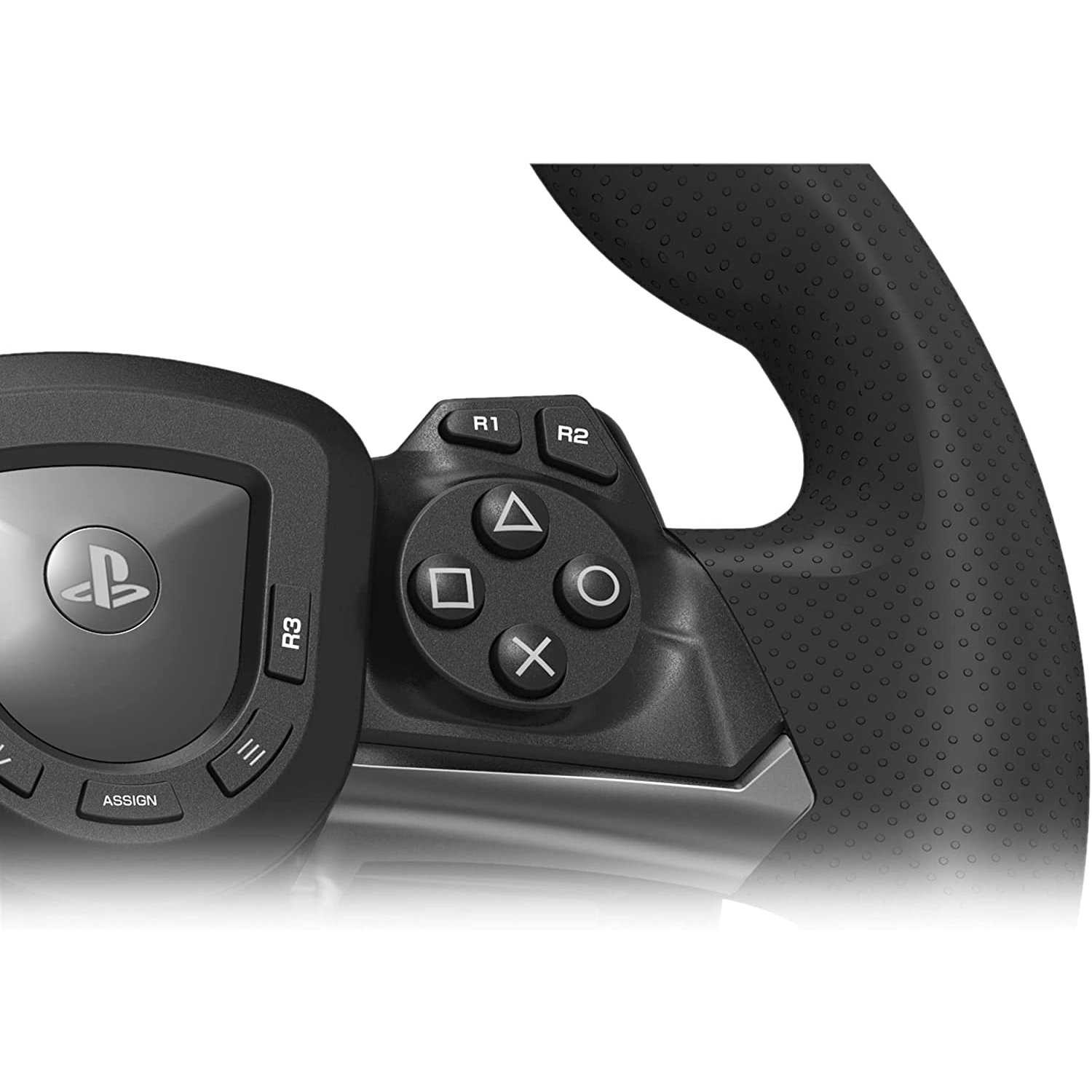 Primer plano de un volante de juegos negro con botones, incluidos símbolos de PlayStation, y un agarre texturizado.