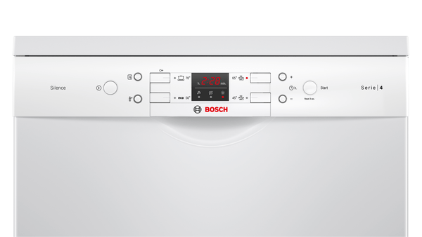 Beyaz Bosch bulaşık makinesi önü. Kontroller ve dijital ekran üstte. Beyaz arka plan.