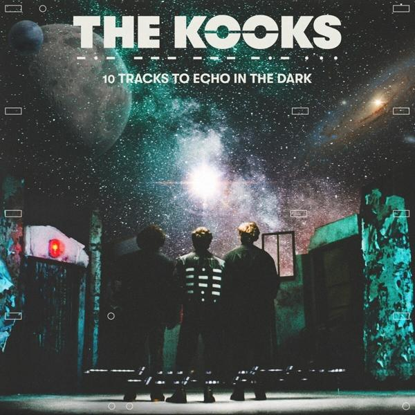 Albumhoes met drie figuren voor een ruimteachtergrond met de tekst 'THE KOOKS'.