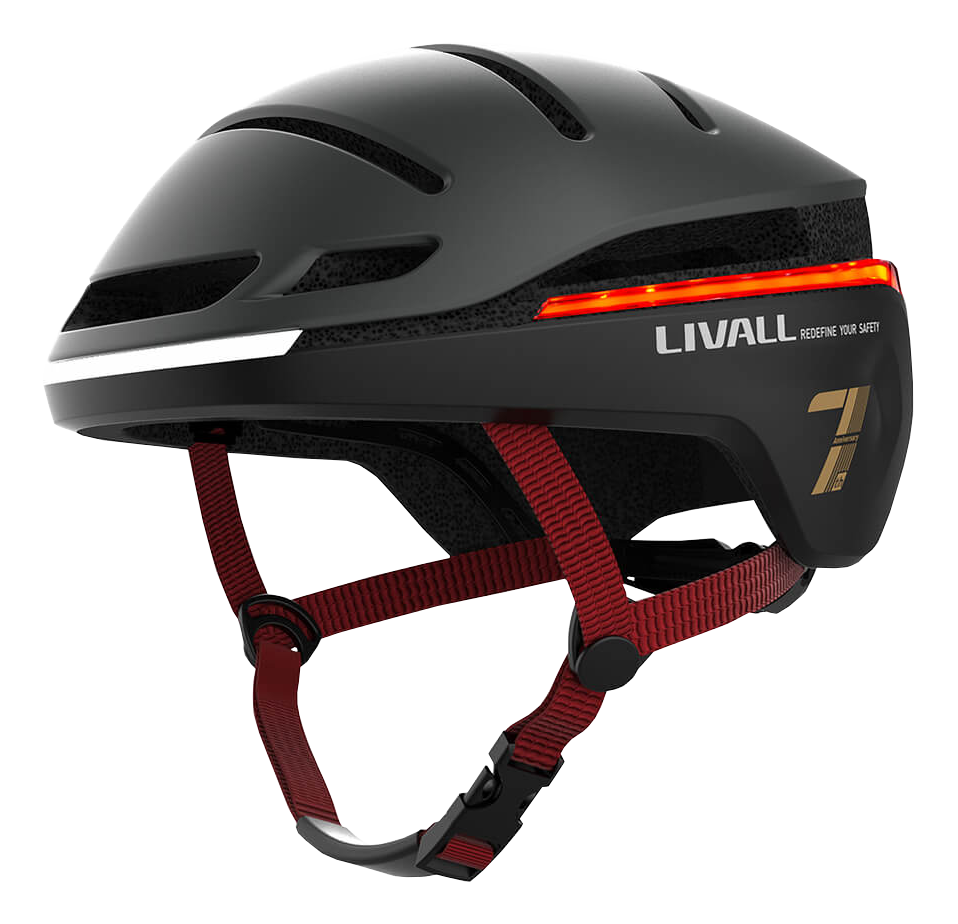 Casco da bici nero con cinturini rossi. Ha una luce rossa posteriore e una luce bianca anteriore. Marchio LIVALL.