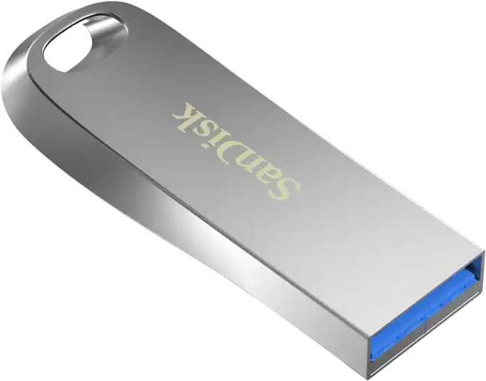 Ein silberner USB-Stick mit dem SanDisk-Logo, isoliert auf schwarzem Hintergrund.