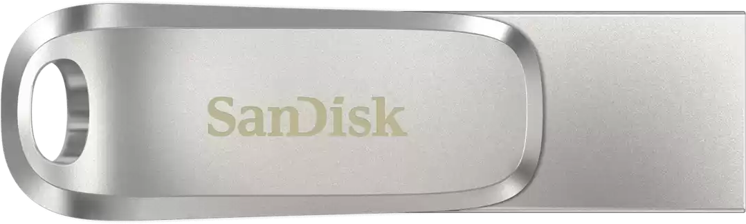 Ein silberner Sandisk USB-Stick. Er hat links eine abgerundete Schlaufe und den Markennamen in der Mitte.