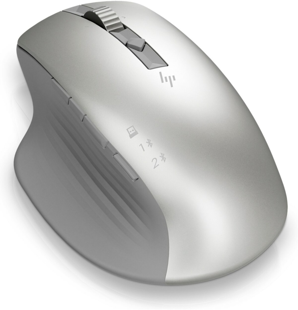 Une souris d'ordinateur argentée avec un design ergonomique. Il y a des boutons et une molette de défilement.