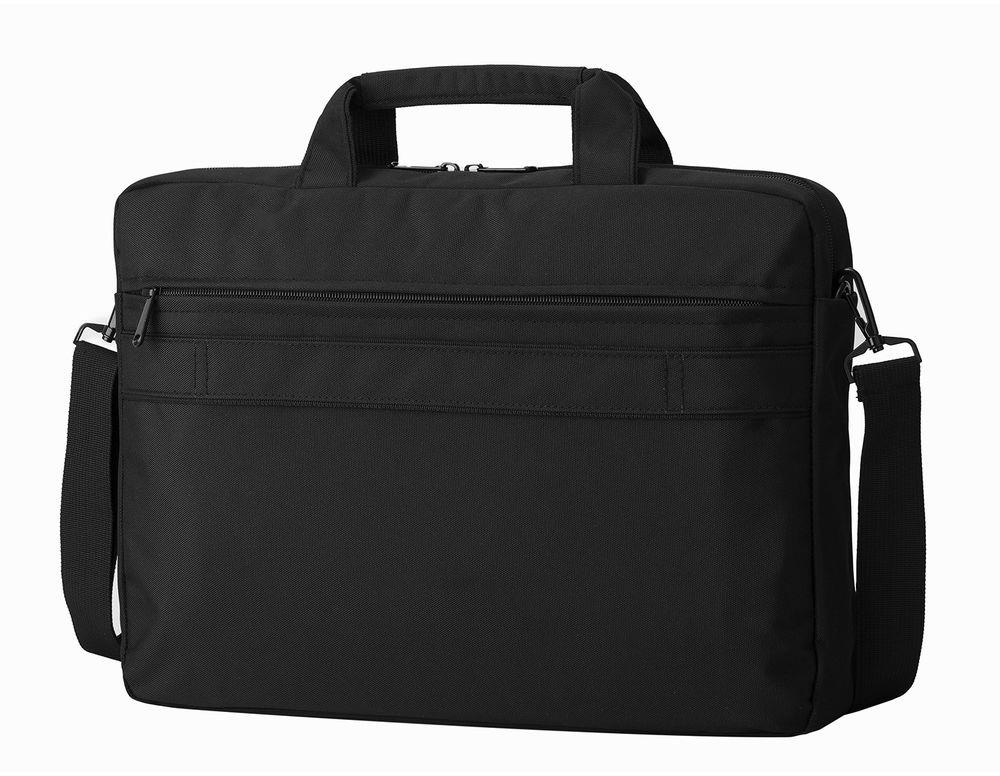 Fekete laptop táska fogantyúval, vállpánttal és több zsebbel. A táska izolált.