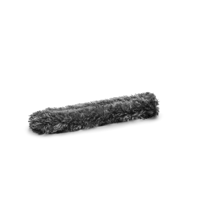 Ein flauschiges, graues Mikrofasertuch auf weißem Hintergrund.
