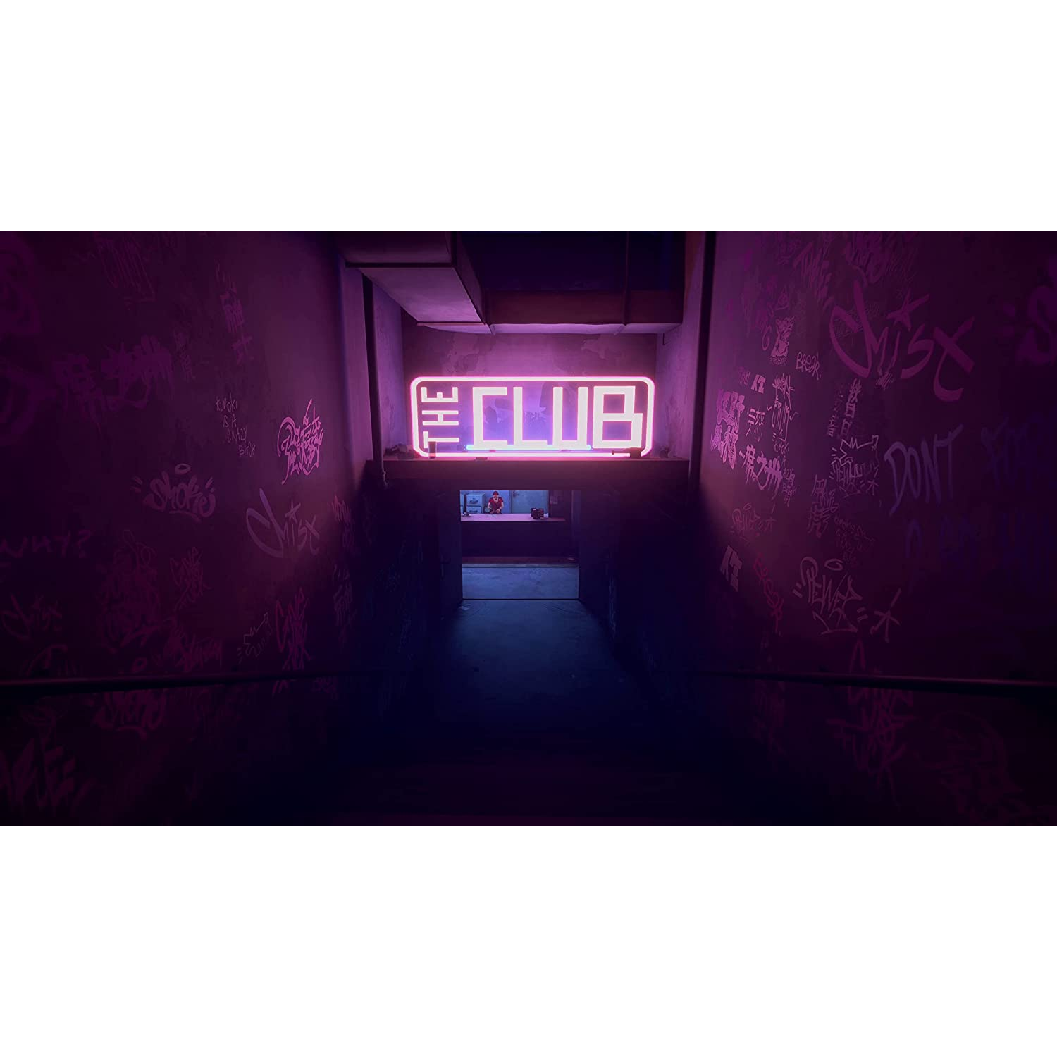 Un pasillo oscuro con grafitis y un letrero de neón que dice "THE CLUB".