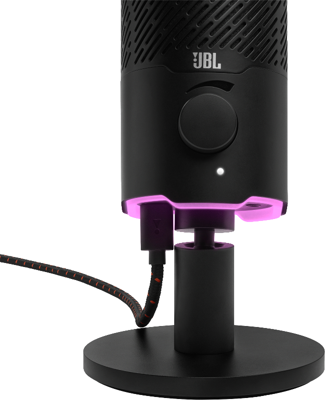 Ein schwarzes JBL-Mikrofon mit Ständer. Es hat einen Lautstärkeregler, einen leuchtenden Sockel und ein USB-Kabel. Der Ständer ist rund und schwarz.