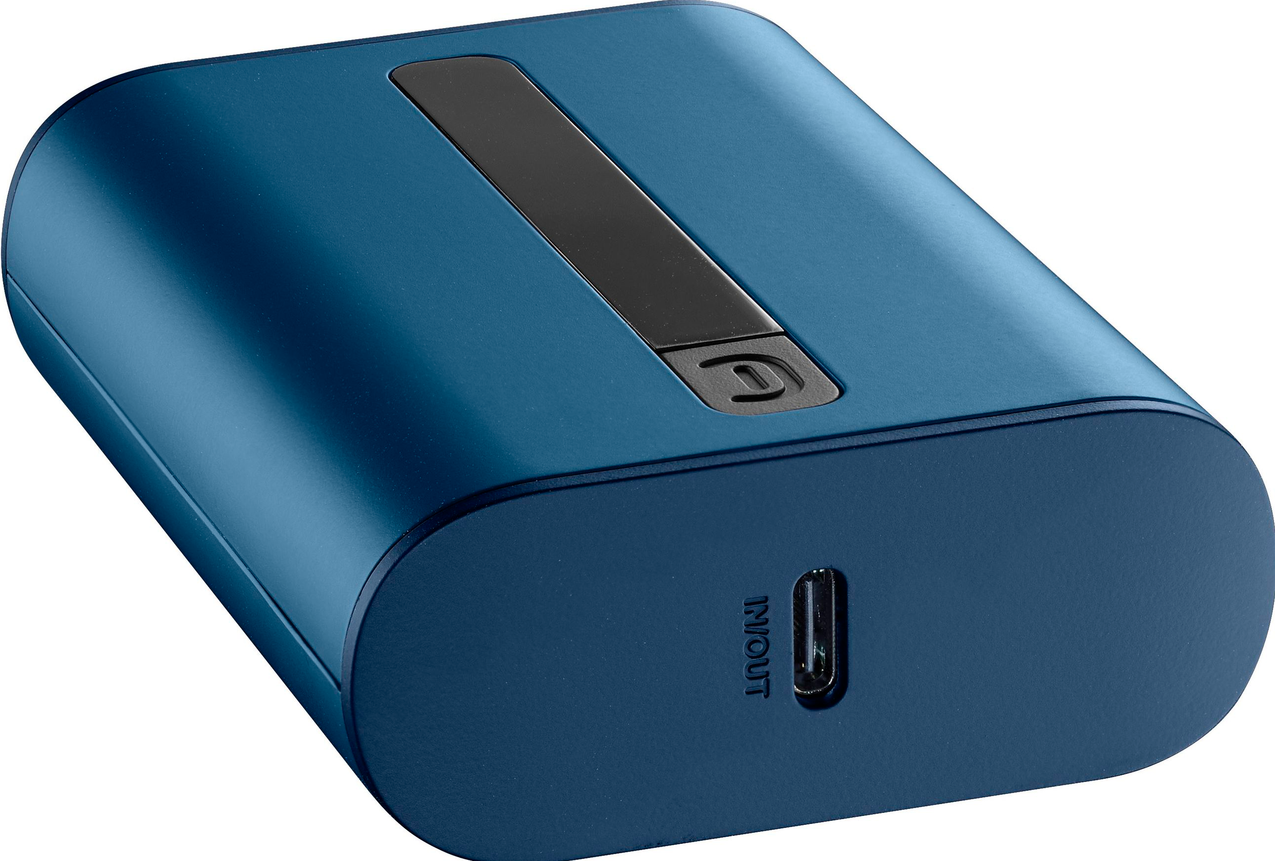 Batterie externe bleue et rectangulaire avec une barre noire sur le dessus. Port USB-C et bouton d'alimentation visibles.