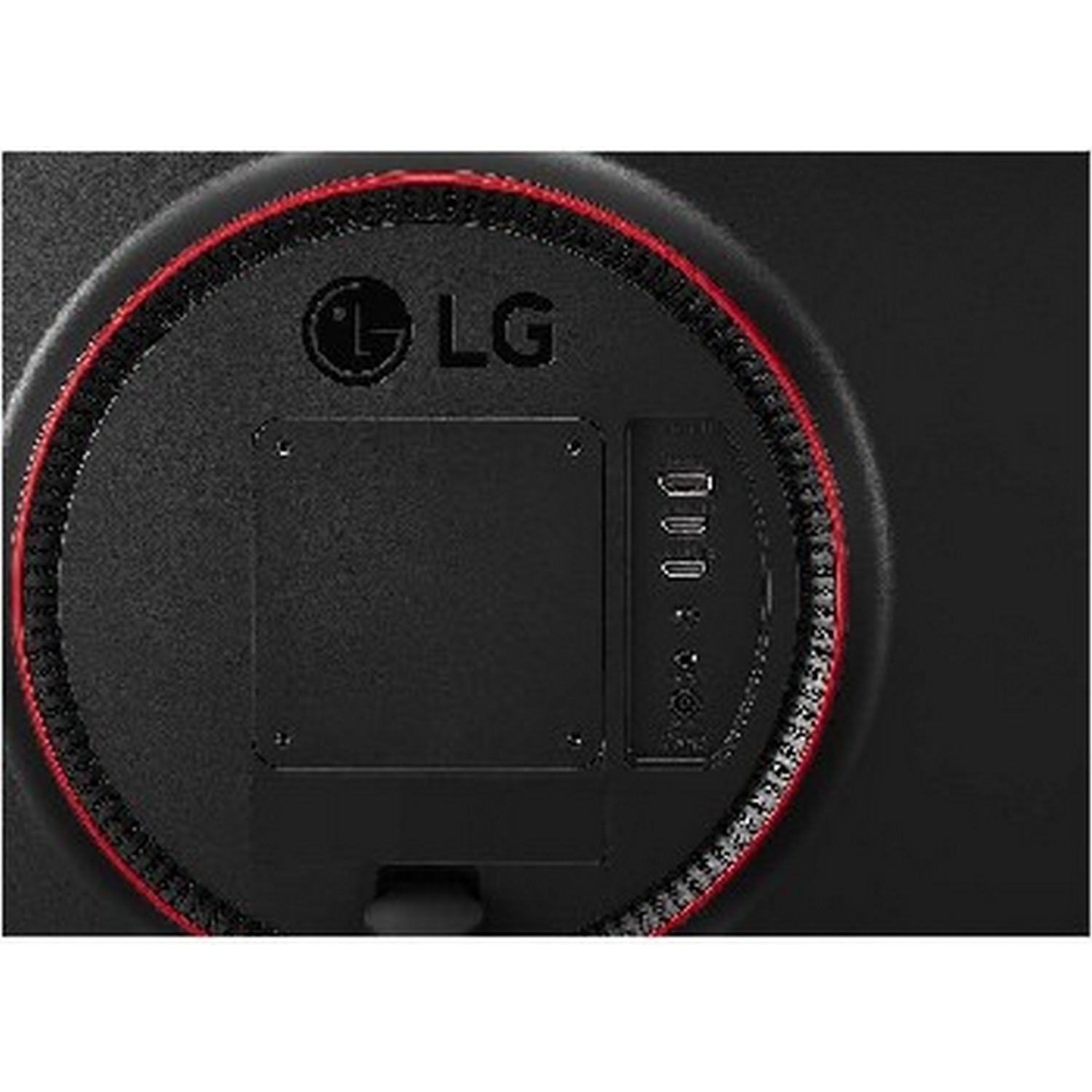 Primer plano de la parte trasera de un monitor negro con puertos y detalles rojos.
