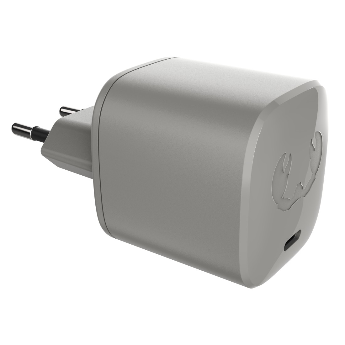 Ein graues Steckdosenladegerät. Es hat einen USB-C-Anschluss und ein kleines Logo. Es befindet sich auf weißem Hintergrund.