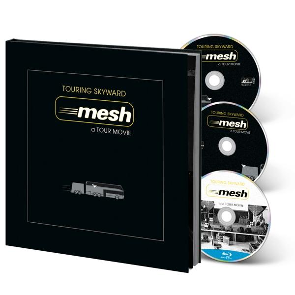 Mesh turné film box set 3 DVD-vel és egy könyvvel. Fekete doboz szöveggel és turnébusz képpel.