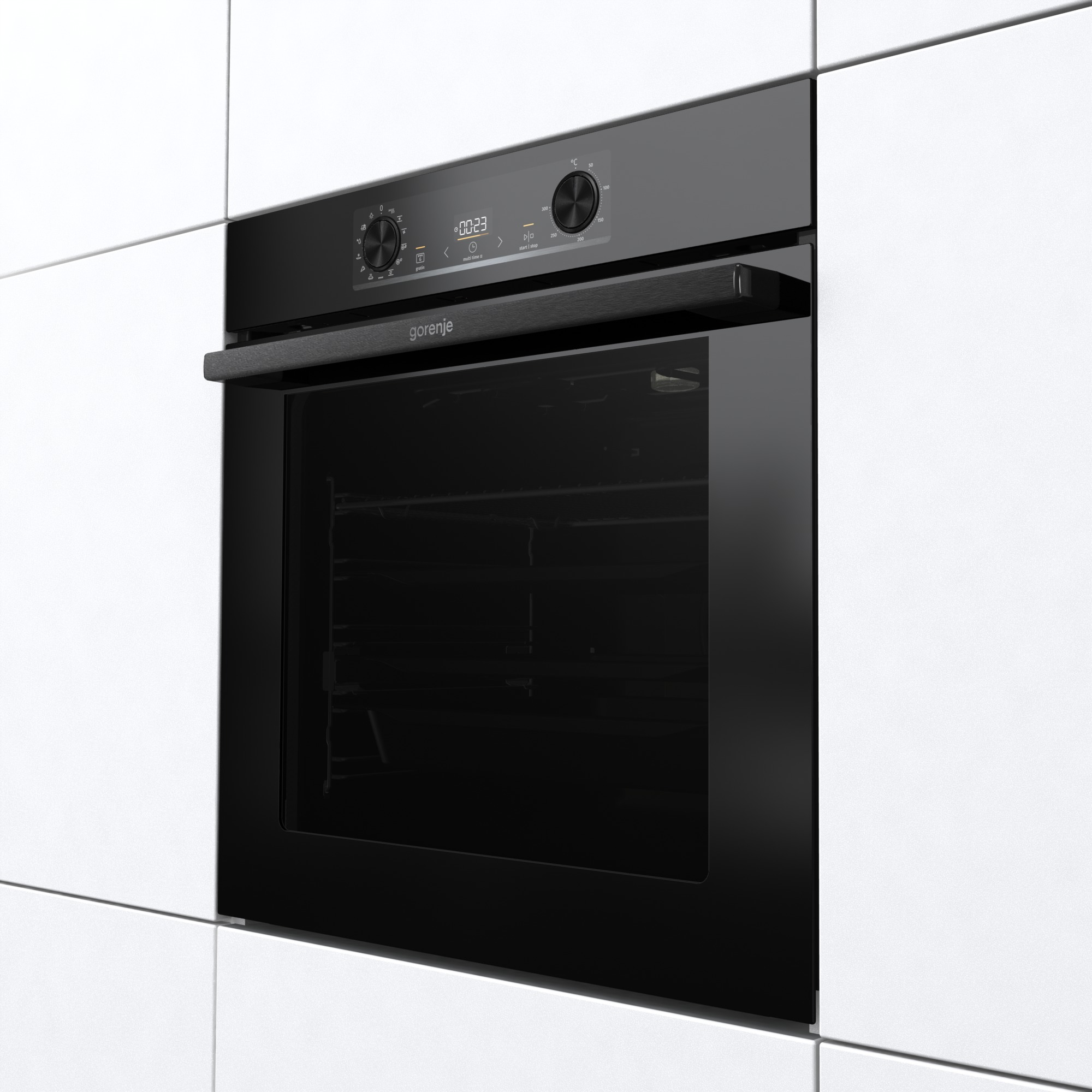 Schwarzer Einbaubackofen mit Digitalanzeige und Griff, in weißer Küchenumgebung installiert.