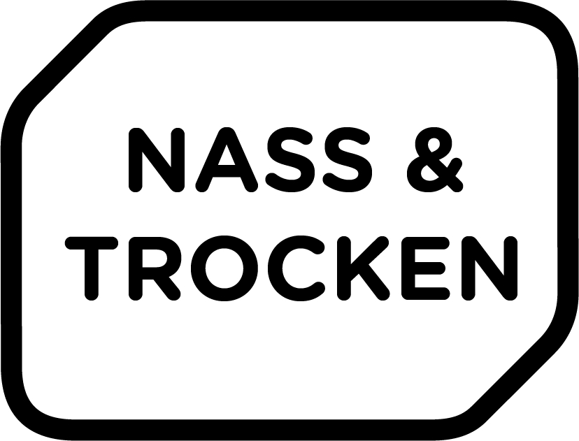 Weißer Hintergrund, schwarzes, abgerundetes Rechteck, Text 'NASS & TROCKEN' in der Mitte.