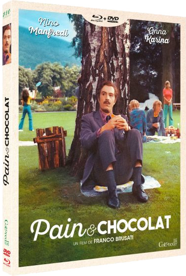 Filmposter: Man in pak zit bij boom, twee mensen op achtergrond, titel 'Pain & Chocolat'.