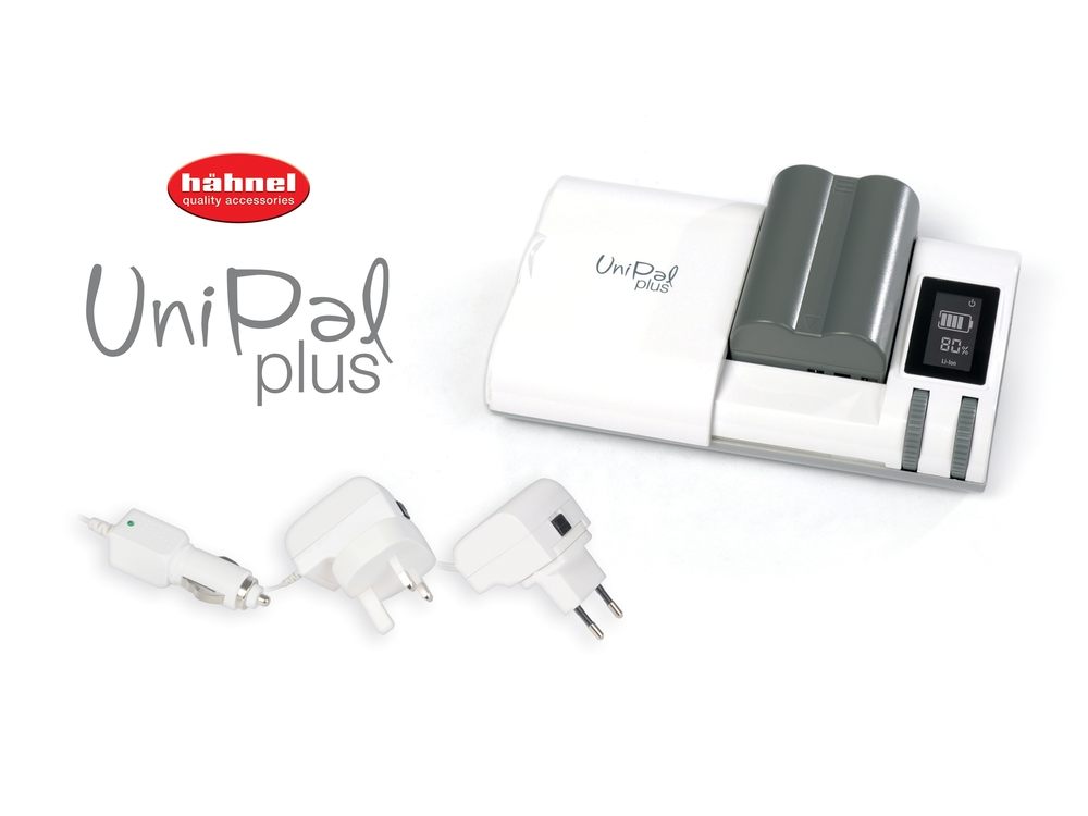 Weißes und graues Ladegerät-Set. Kabel und Stecker. 'UniPal plus' Text.
