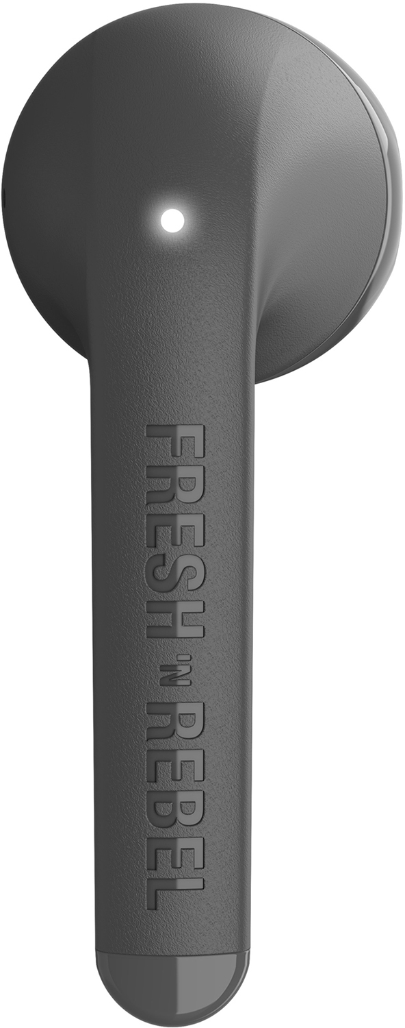 Een donkergrijze oortelefoon met de woorden FRESH 'N REBEL op de steel, verlicht.
