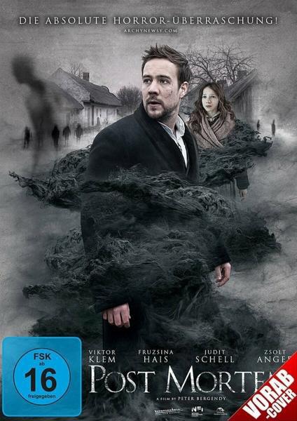 Filmposter für 'Post Mortem', mit einem Mann und einer Frau in einer dunklen, unheimlichen Umgebung.