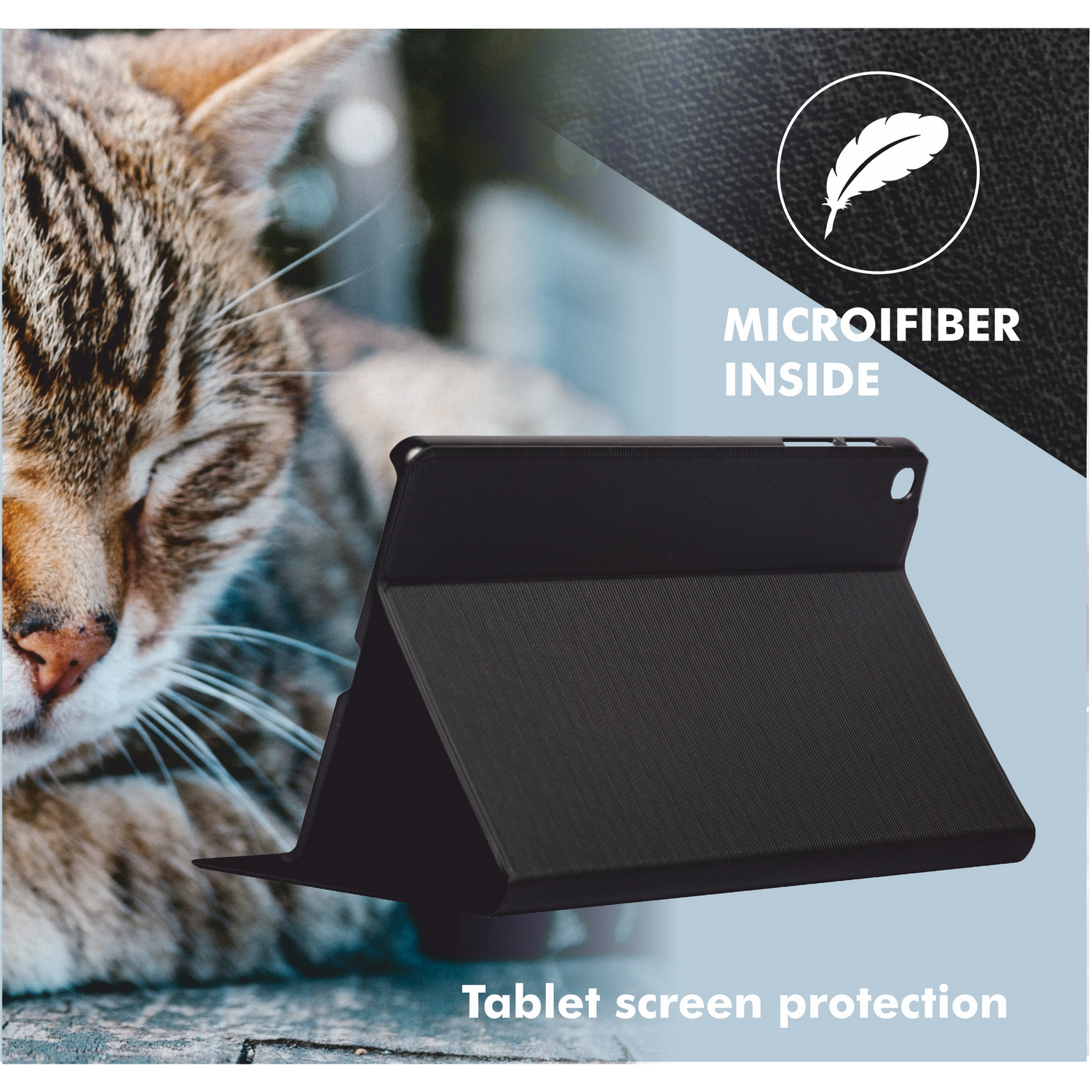 Funda de tableta negra, abierta. Gato borroso en fondo, texto: 'MICROFIBER INSIDE'.