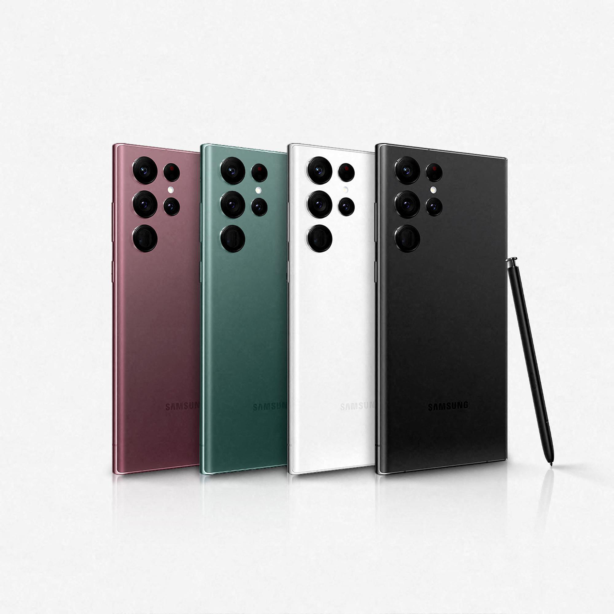 Vier Smartphones in verschiedenen Farben. Sie sind vertikal aufgereiht, mit einem schwarzen Stift rechts.