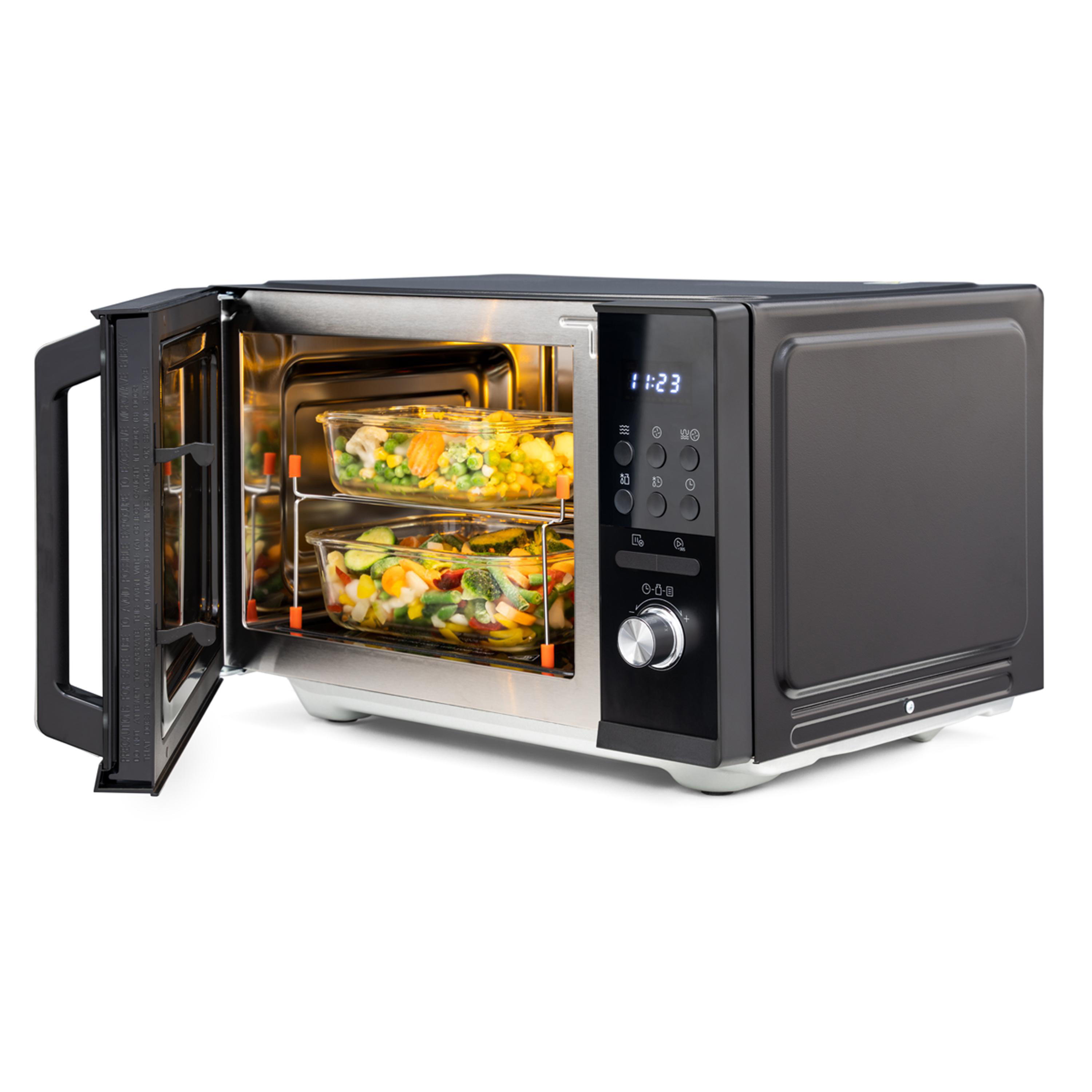 Mikrowelle mit offener Tür, zeigt zwei Glasbehälter mit Gemüse. Digitalanzeige zeigt 11:23.
