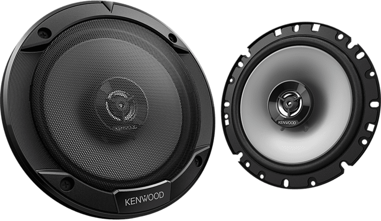 Twee zwarte Kenwood-autospeakers. Eén met mesh, de andere met een zilveren conus.