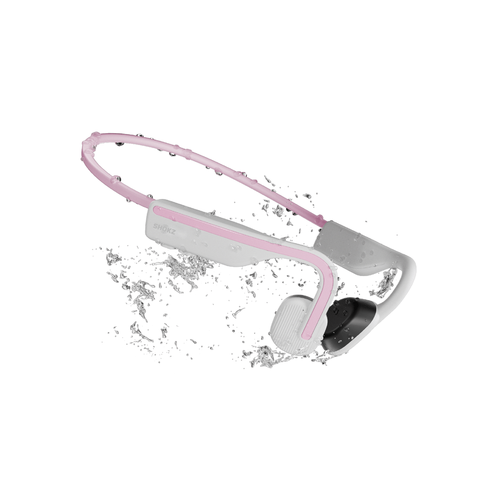 Rosa-weiße Shokz Kopfhörer. Sie sind im Wasser und scheinen spritzwassergeschützt zu sein.