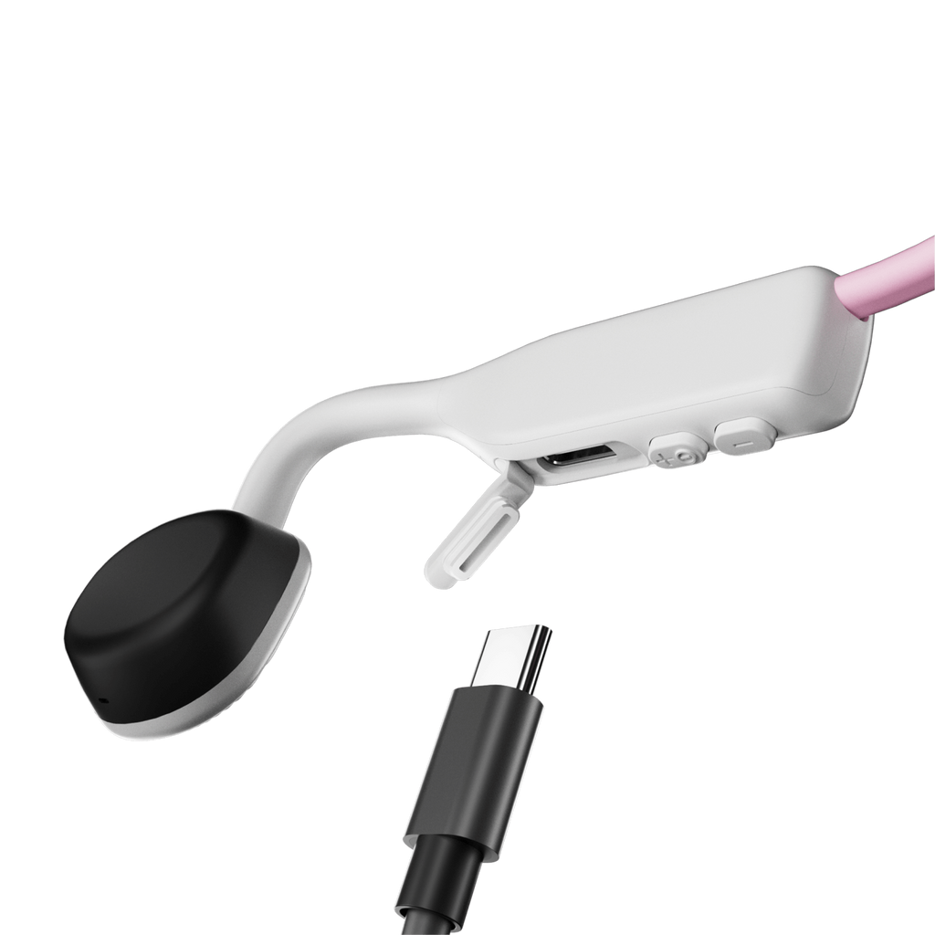 Weiße und schwarze Knochenschallkopfhörer mit USB-C-Kabel. Schwarzer Hintergrund.