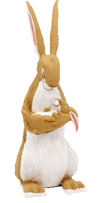 Ein brauner Hase hält ein Baby-Kaninchen auf grünem Hintergrund.