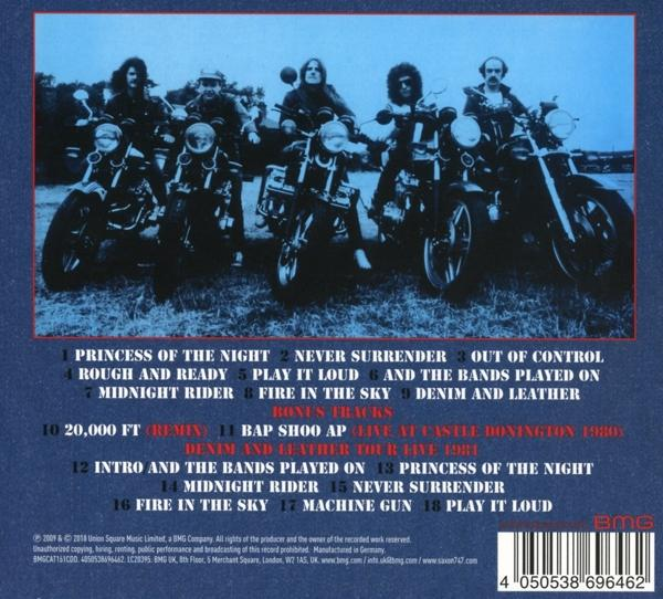 Egy CD hátlapja. Egy zenekart mutat motorokon és egy számlistát.