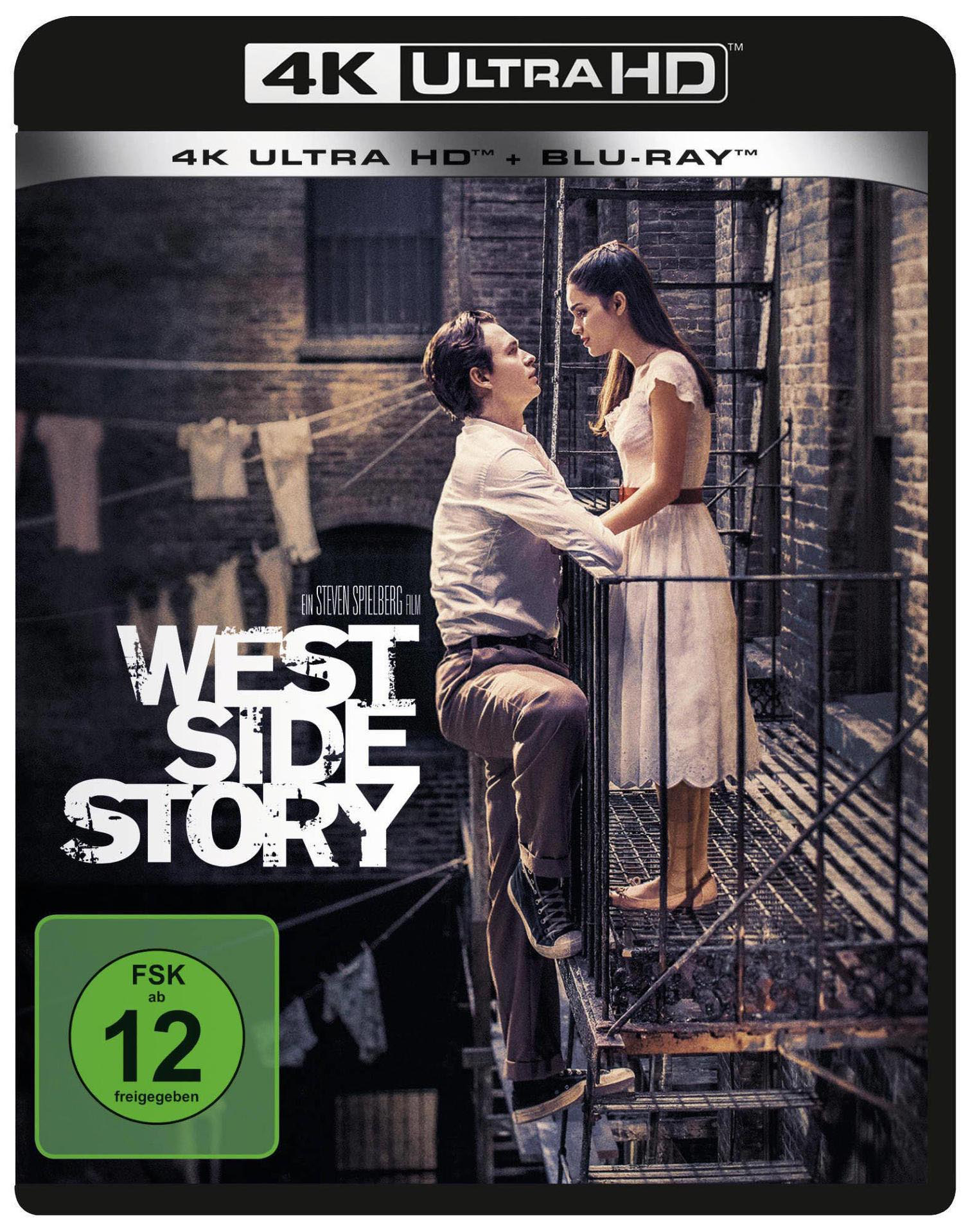 West Side Story Filmcover. Ein Mann und eine Frau auf einer Feuerleiter. Blu-ray- und 4K Ultra HD-Logo.