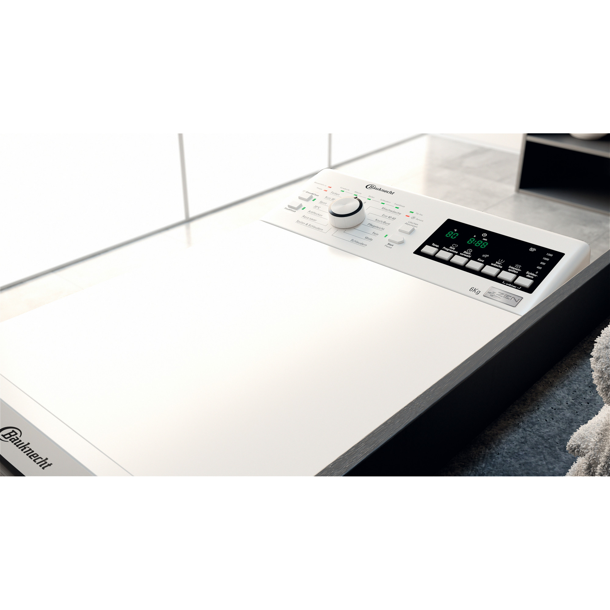 Draufsicht auf die Waschmaschine mit Bedienfeld und Digitalanzeige.