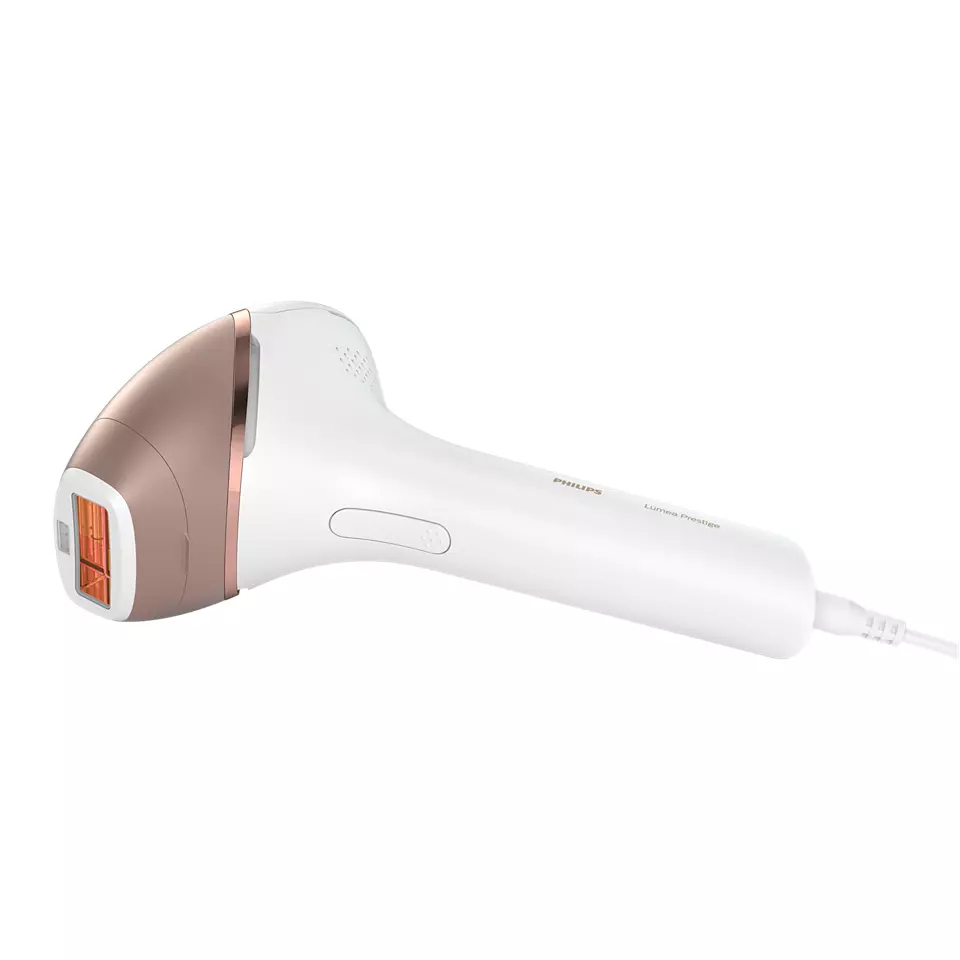 Ein weißes Philips Lumea Prestige Haarentfernungsgerät mit roségoldfarbenem Akzent.