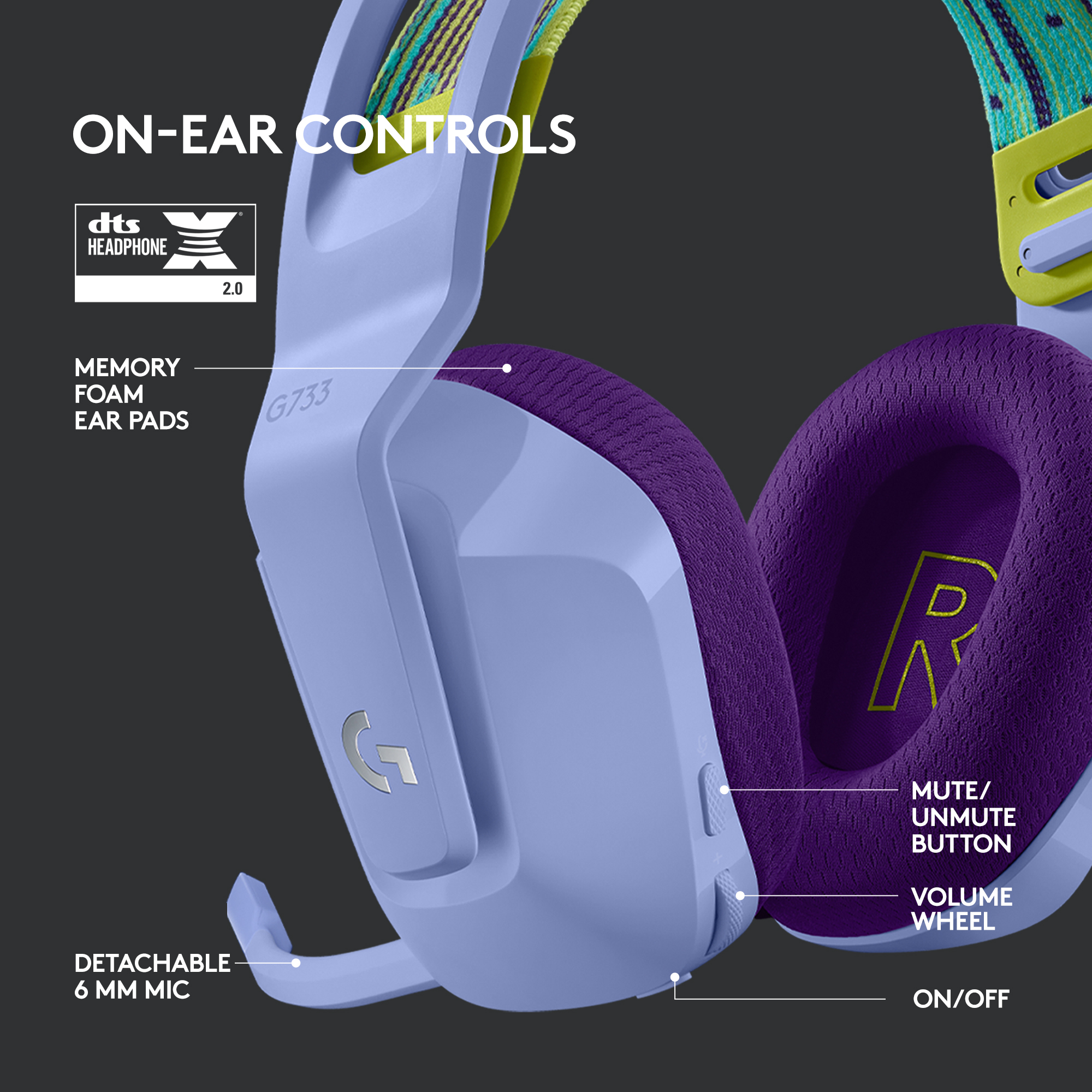 Casque audio bleu et violet avec des étiquettes, montrant les commandes et les détails. L'écouteur droit est mis au point.
