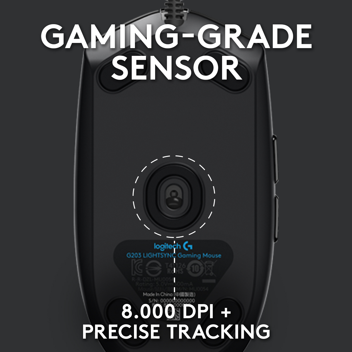 Die Unterseite einer schwarzen Gaming-Maus. Es hat einen Sensor und andere Funktionen. Der Text lautet '8.000 DPI + PRÄZISES TRACKING'.