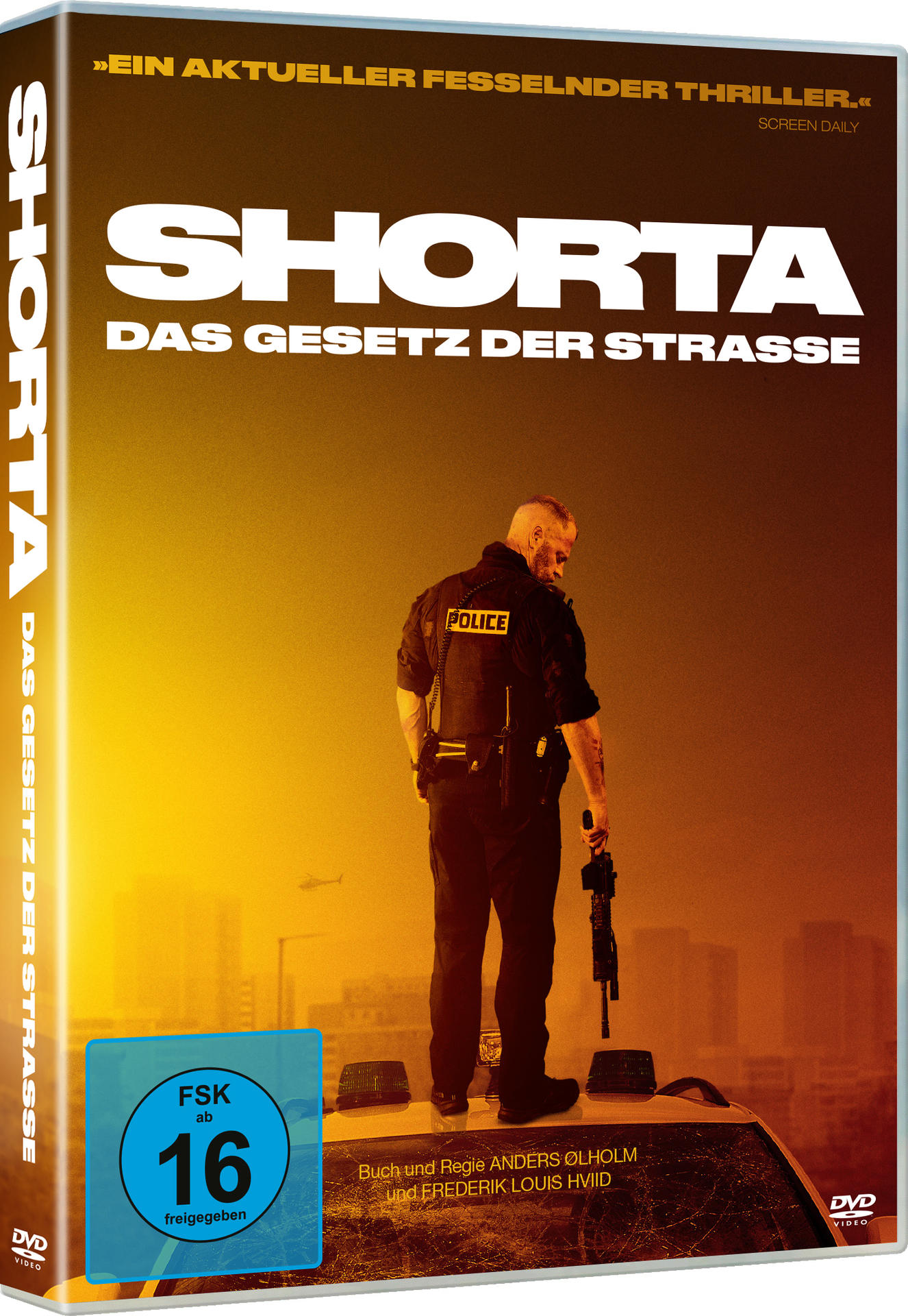 DVD-Cover. Ein Mann in Polizeiuniform steht auf einem Auto und blickt auf die Skyline einer Stadt bei Sonnenuntergang.