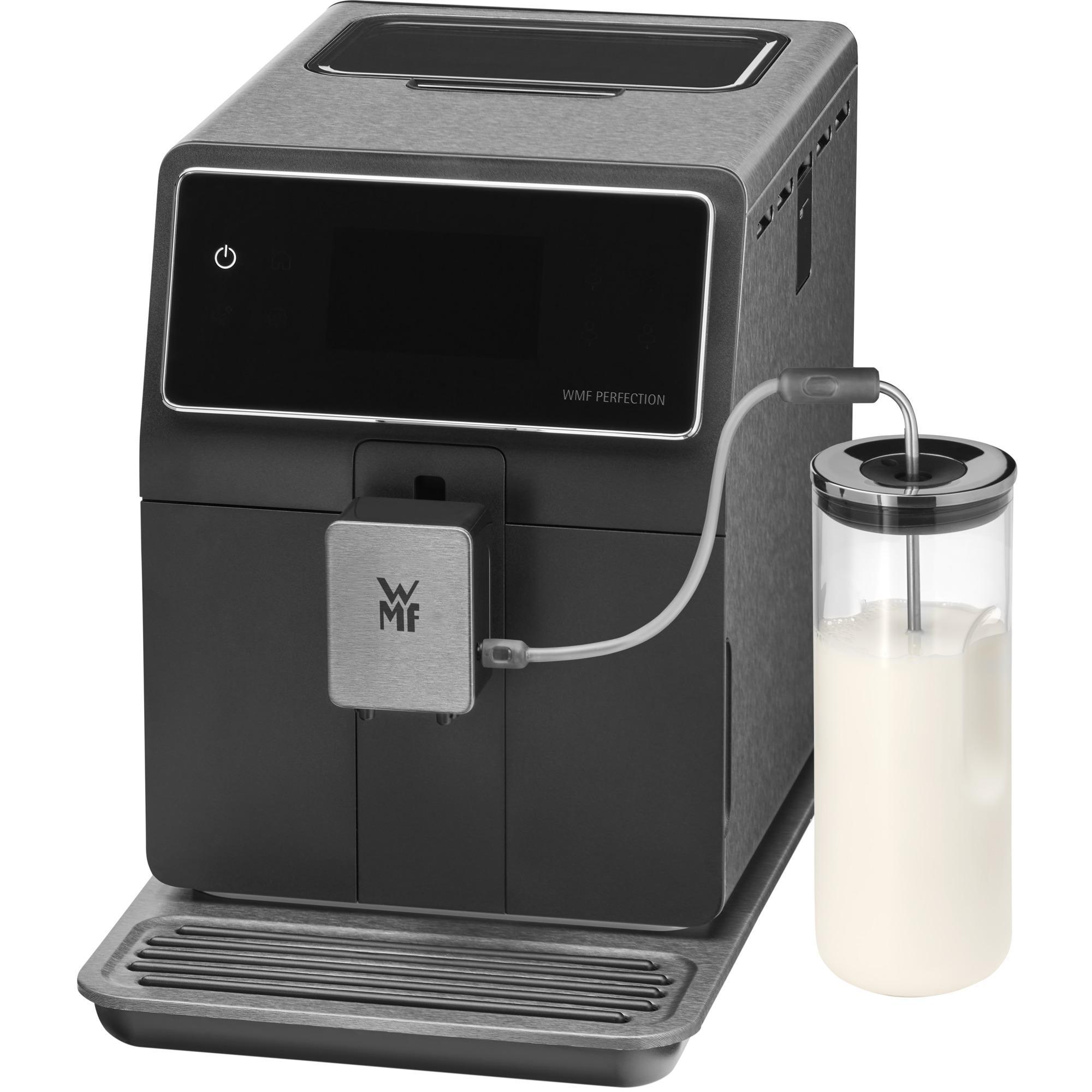 Eine schwarze WMF Perfection Kaffeemaschine mit Milchbehälter. Hat einen Touchscreen.