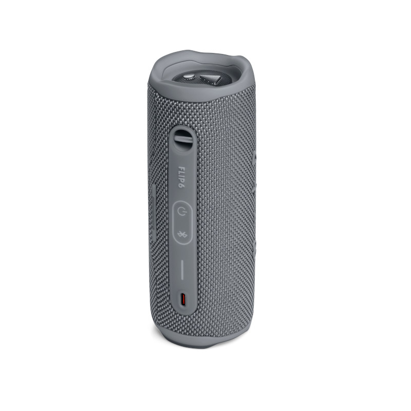 Silindirik gri JBL hoparlör. Güç ve Bluetooth düğmeleri, gri örgü dokusu.
