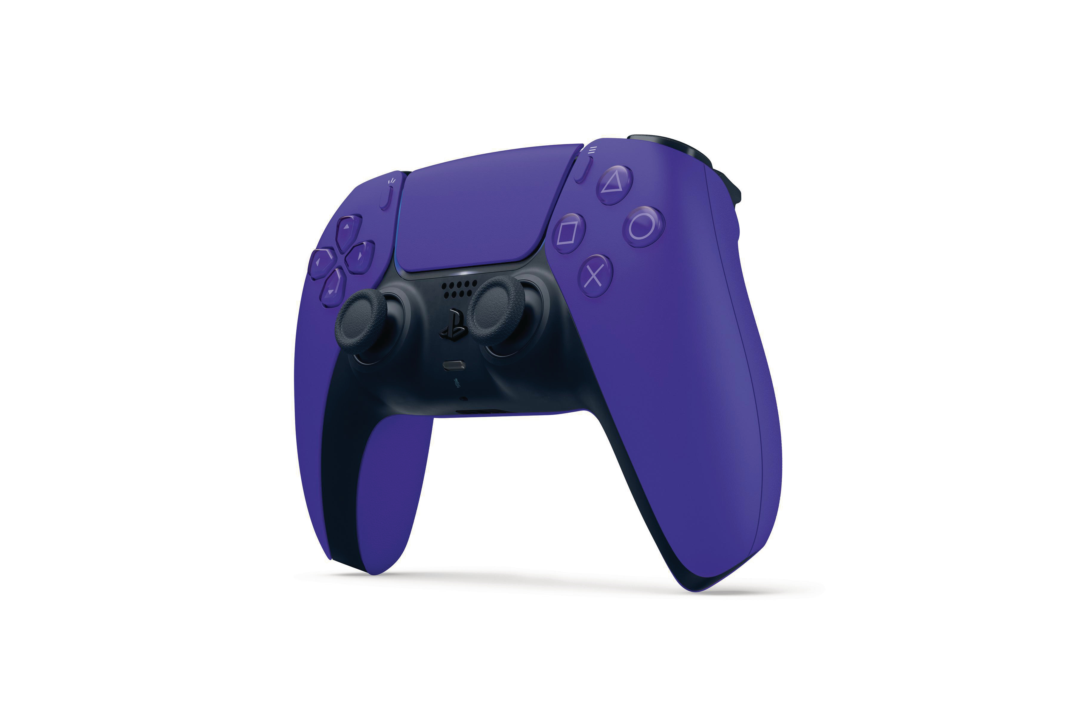 Lila Playstation 5-Controller. Schwarze Knöpfe und Joysticks. Weißer Hintergrund.