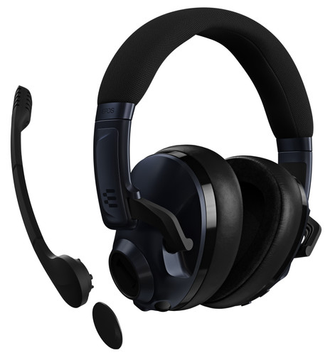 Zwarte gamingheadset met een microfoon, geïsoleerd tegen een witte achtergrond.