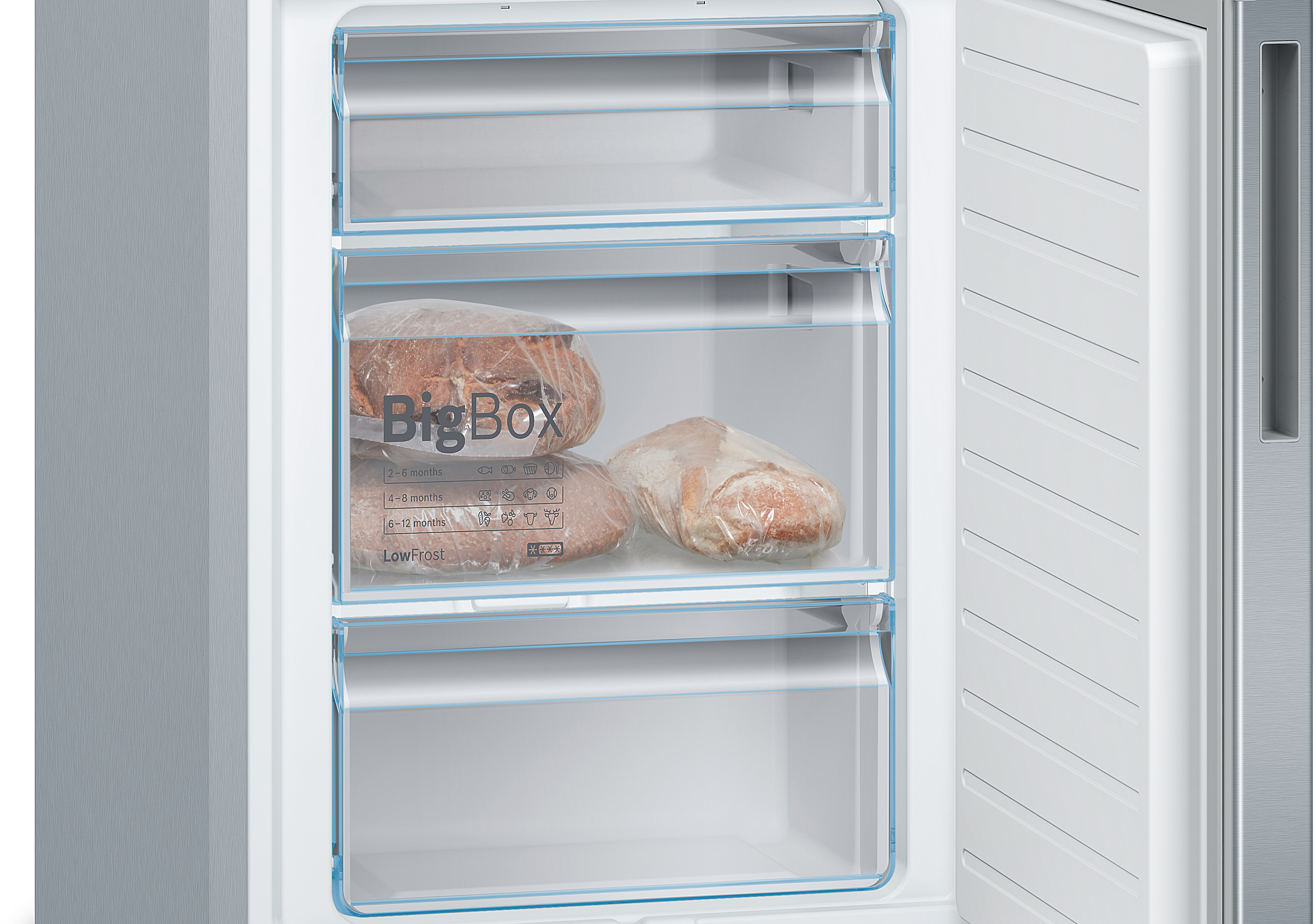 Gefrierschubladen des Kühlschranks, mit Brot in Plastiktüten. Die oberste Schublade ist mit 'BigBox' beschriftet.